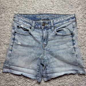 American Eagle Shorts Womens 2 Denim Midi Stretch Light Wash Distressed Raw Hem